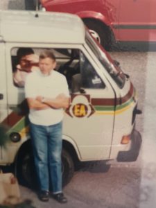 Pappa Knutte med firmabil tidigt 80-tal